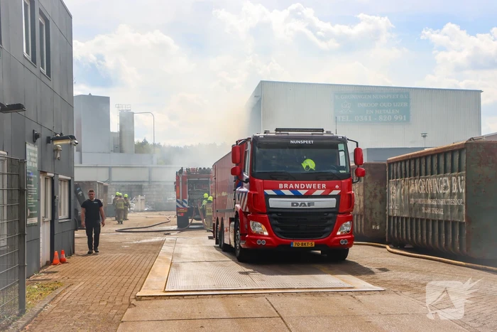 Veel rookontwikkeling bij brand bij recyclingbedrijf