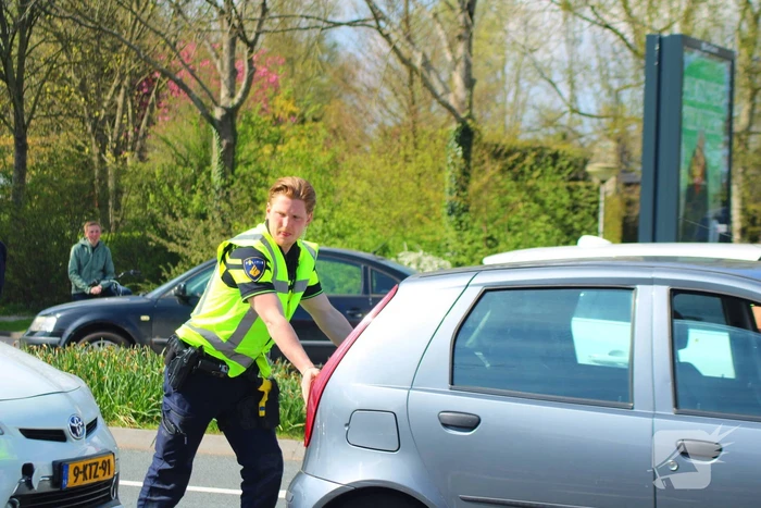 Kopstaart botsing tussen twee voertuigen