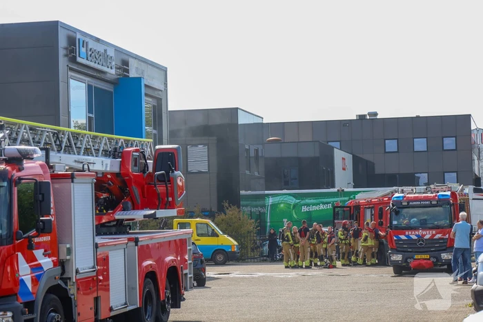 Brandweer heeft brand in bedrijfspand snel onder controle