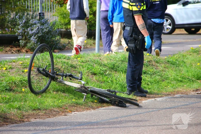 Fietsster gewond bij aanrijding met 45km voertuig