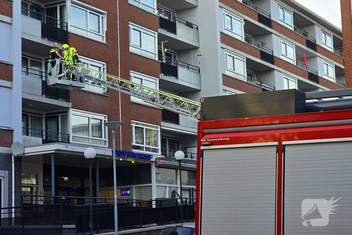 Brandweer ondersteund politie bij betreden woning