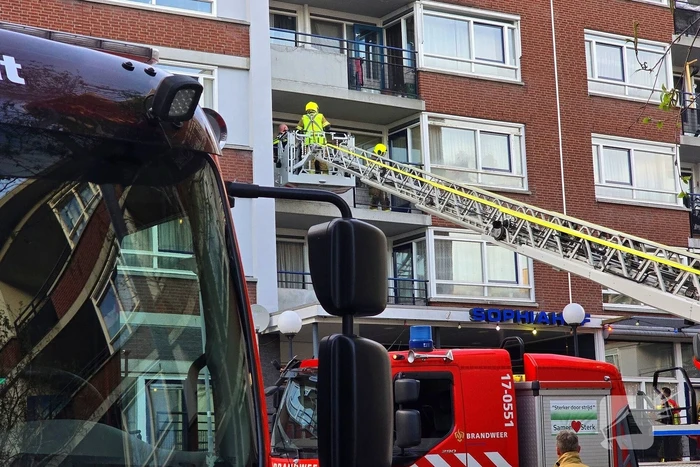 Brandweer ondersteund politie bij betreden woning