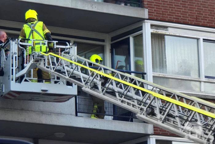 Brandweer ondersteund politie bij betreden woning