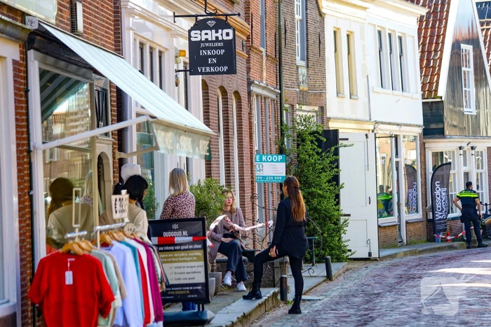 Politie zoekt overvallers op juwelierszaak