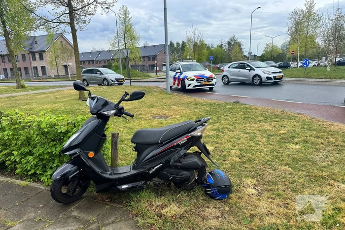 Scooterrijder komt hard ten val