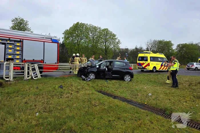 Flinke aanrijding op kruising tussen twee voertuigen