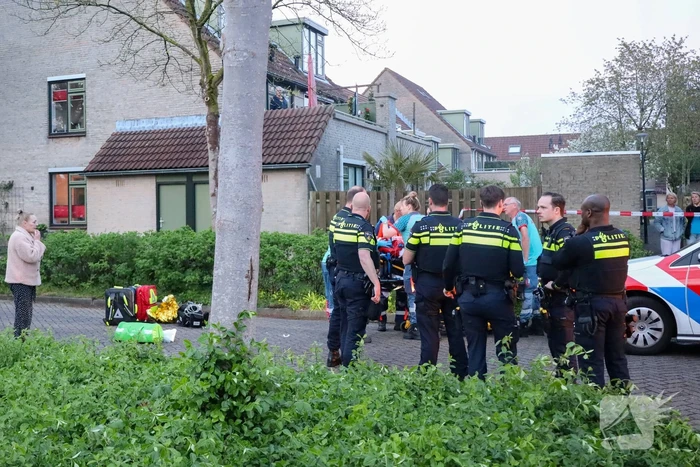 Oudere vrouw in woonwijk aangereden bij oversteken