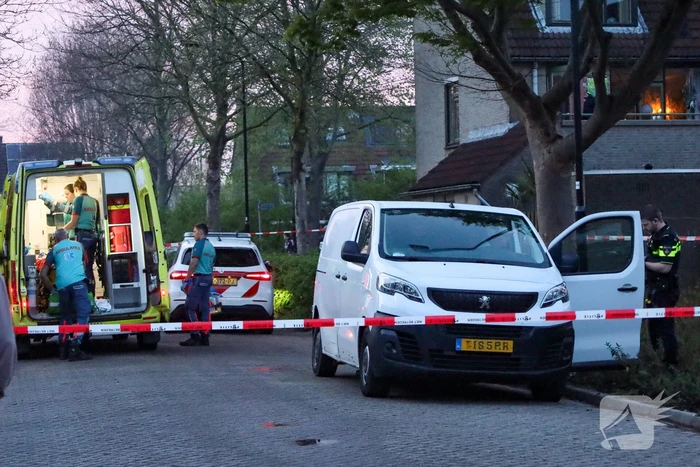 Oudere vrouw in woonwijk aangereden bij oversteken