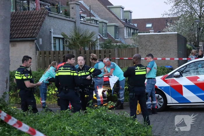 Oudere vrouw in woonwijk aangereden bij oversteken