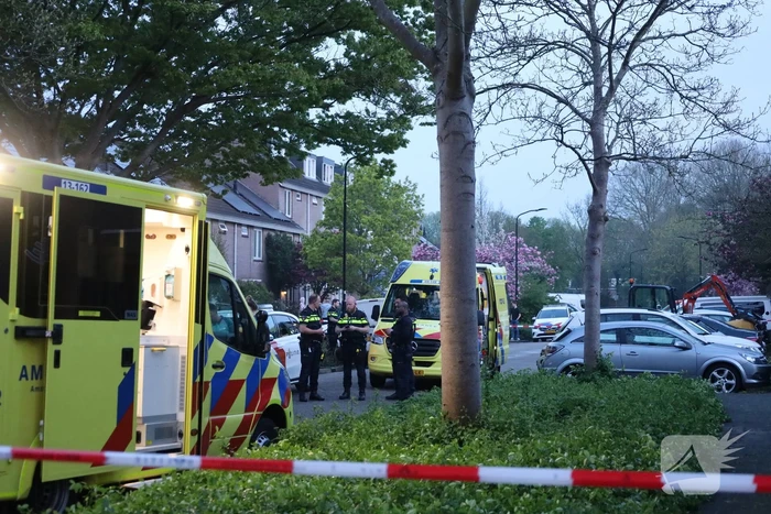 Oudere vrouw in woonwijk aangereden bij oversteken