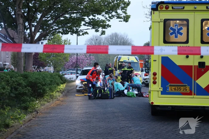 Oudere vrouw in woonwijk aangereden bij oversteken