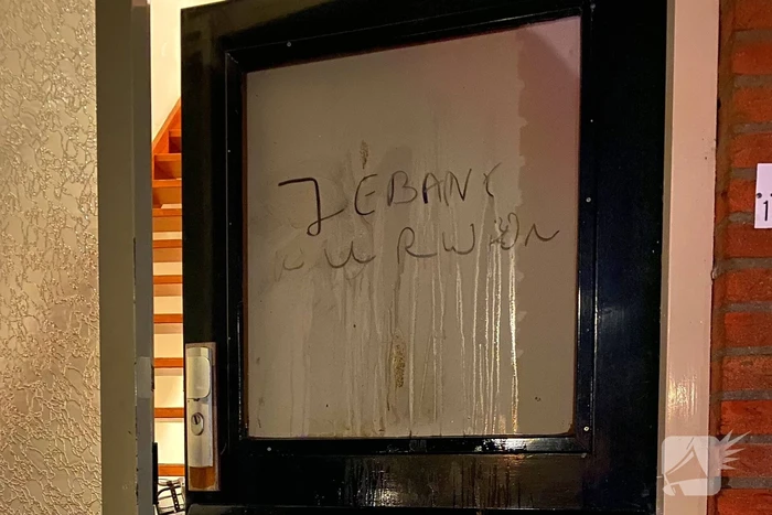 Hulpverleners treffen tekst op woning aan na melding