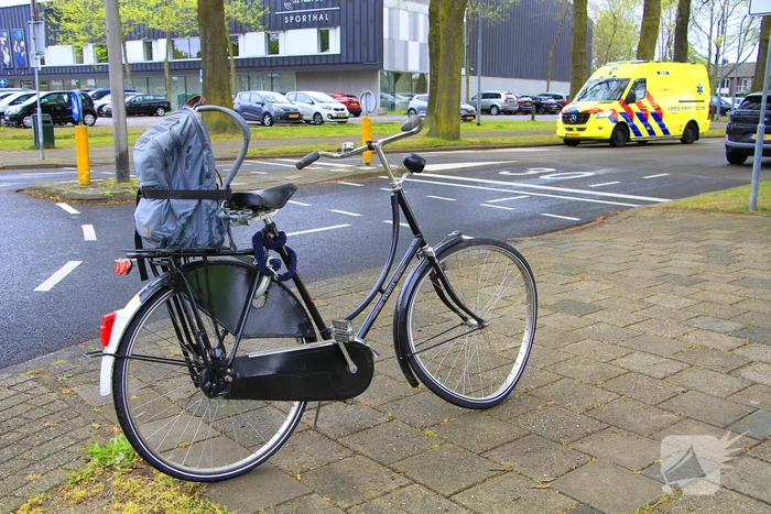 Scholier aangereden op rotonde door automobilist