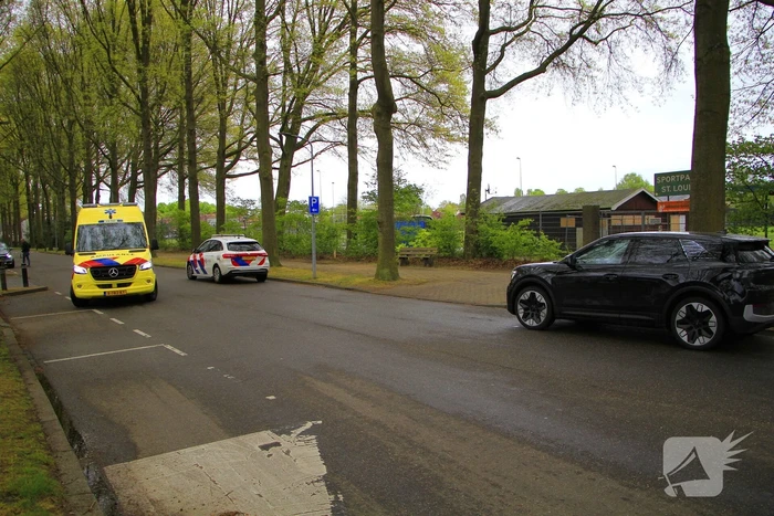 Scholier aangereden op rotonde door automobilist