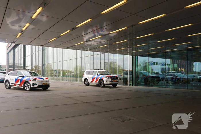 Politie aanwezig bij mogelijke steekincident