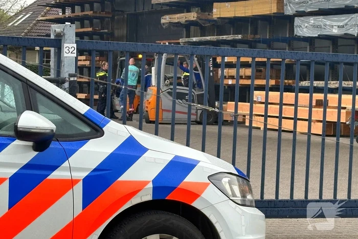 Persoon zwaargewond bij ongeval met heftruck