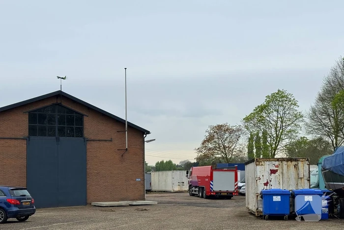 Meerdere brandweer eenheden ingezet voor brand in loods