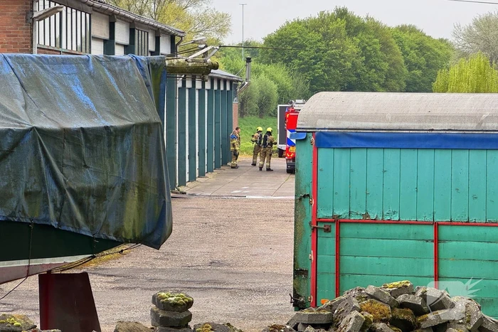 Meerdere brandweer eenheden ingezet voor brand in loods