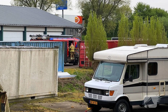 Meerdere brandweer eenheden ingezet voor brand in loods