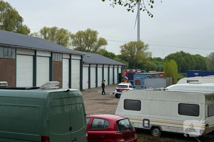 Meerdere brandweer eenheden ingezet voor brand in loods