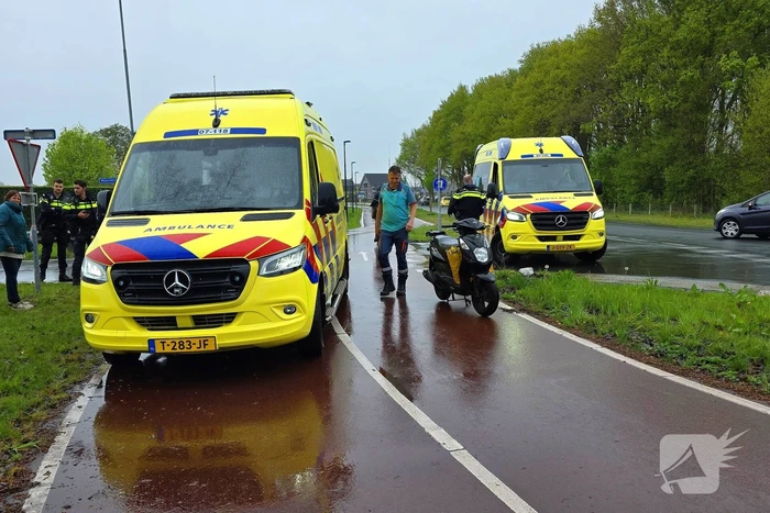 Fietser en automobilist botsen op t splitsing