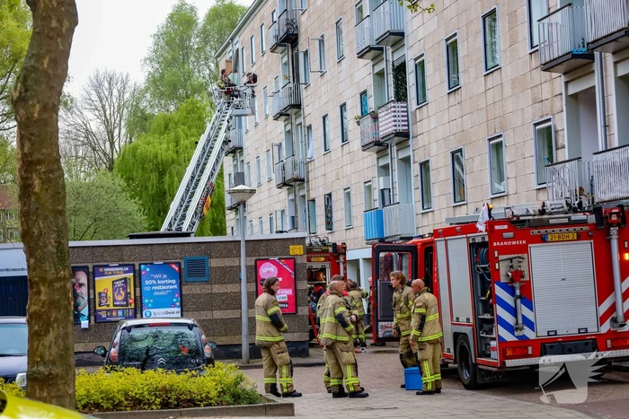 Woning zwart geblakerd na felle brand