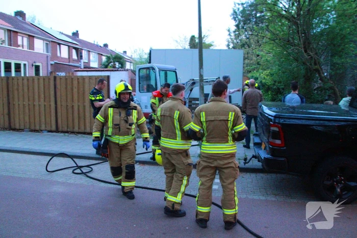 Brand in coniferen haag snel onder controle door snelle inzet