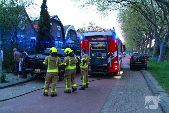 Brand in coniferen haag snel onder controle door snelle inzet