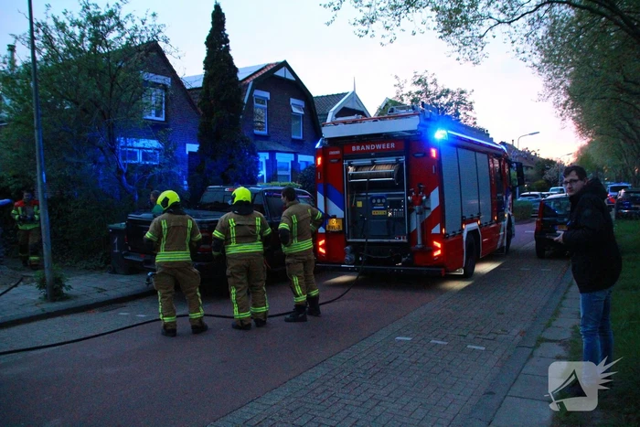 Brand in coniferen haag snel onder controle door snelle inzet