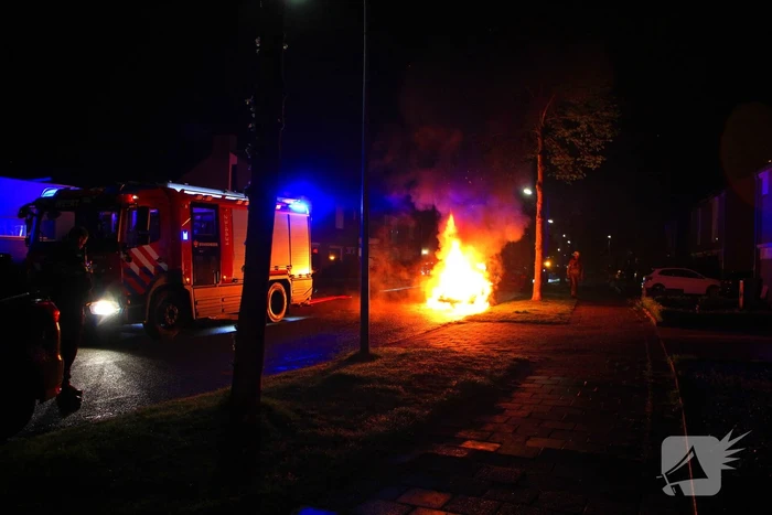 Meerdere explosies tijdens autobrand