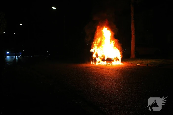 Meerdere explosies tijdens autobrand