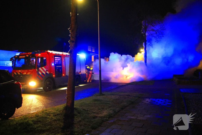 Meerdere explosies tijdens autobrand