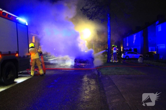 Meerdere explosies tijdens autobrand