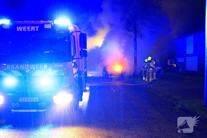 Meerdere explosies tijdens autobrand