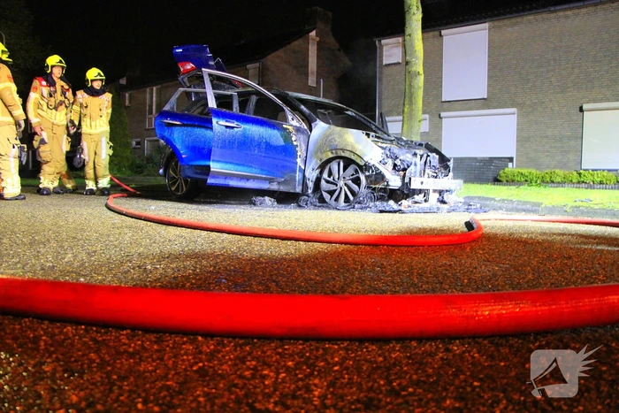 Meerdere explosies tijdens autobrand