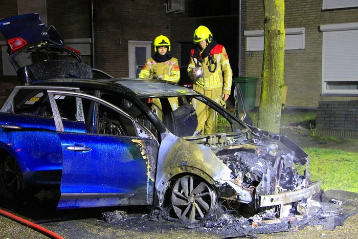 Meerdere explosies tijdens autobrand