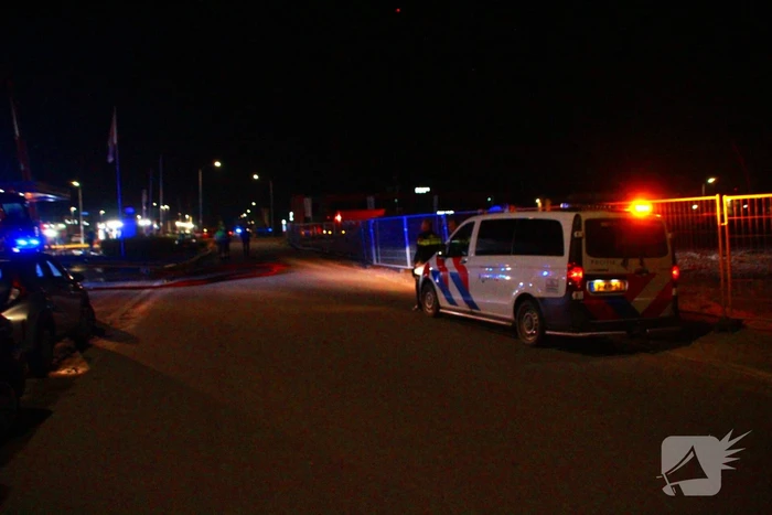 Brandweer blust grote brand in carrosserie fabriek