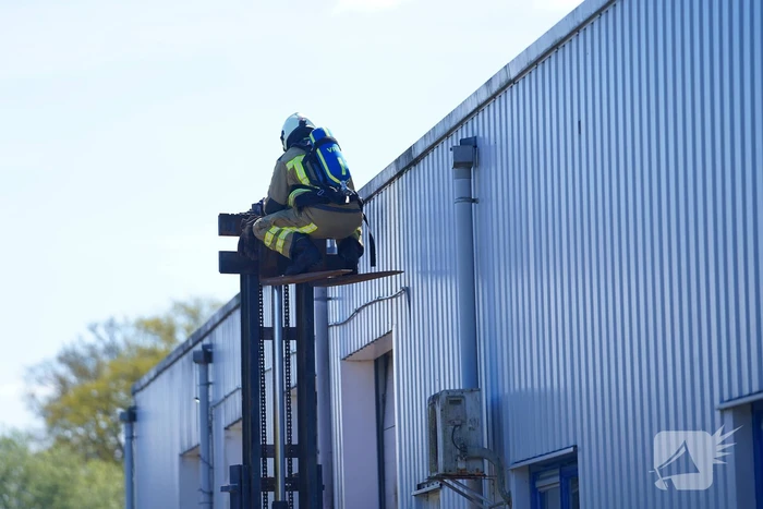 Brandweer ingezet voor rookontwikkeling bij bedrijf in Assen