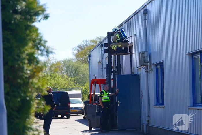 Brandweer ingezet voor rookontwikkeling bij bedrijf in Assen
