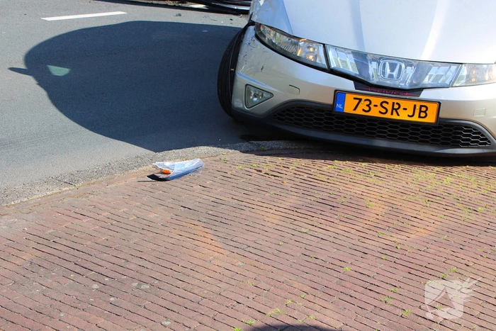 Veel schade bij aanrijding tussen drie voertuigen