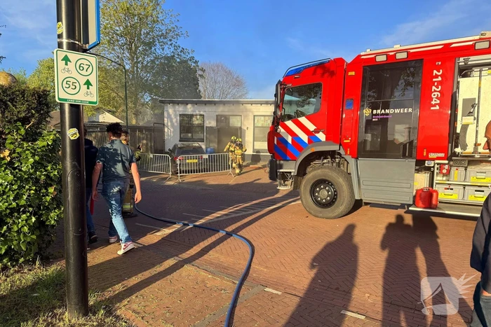 Brandweer blust brand in cafe