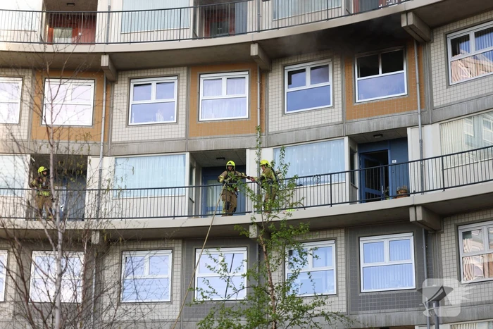 Twee gewonden en dode kat en hond bij brand in flatwoning