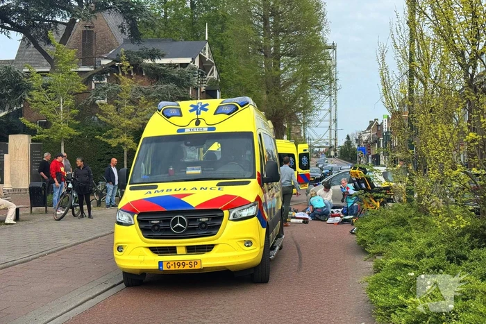 Motorrijder en bijrijder zwaargewond bij aanrijding