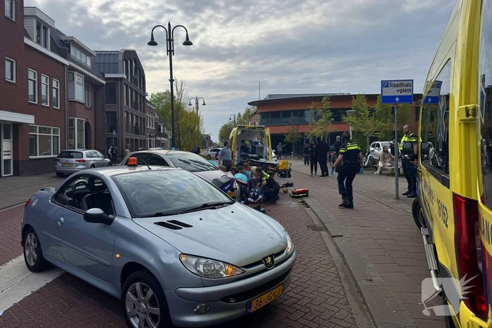 Motorrijder en bijrijder zwaargewond bij aanrijding