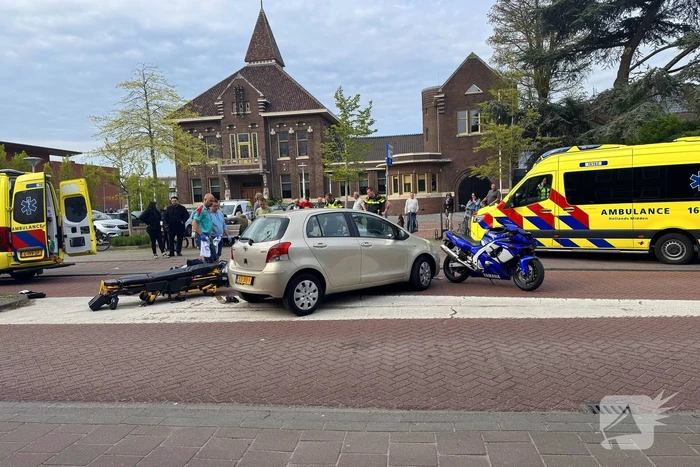 Motorrijder en bijrijder zwaargewond bij aanrijding