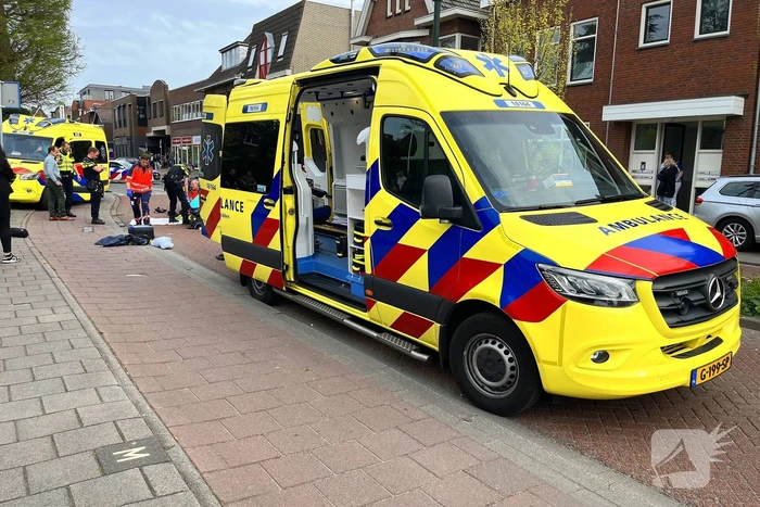 Motorrijder en bijrijder zwaargewond bij aanrijding