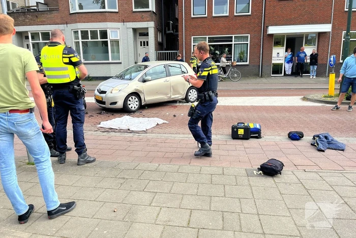 Motorrijder en bijrijder zwaargewond bij aanrijding