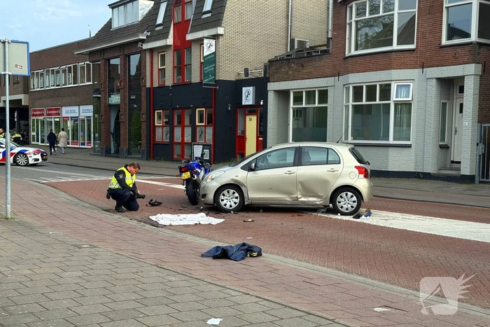 Motorrijder en bijrijder zwaargewond bij aanrijding