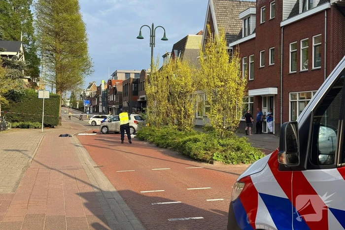 Motorrijder en bijrijder zwaargewond bij aanrijding