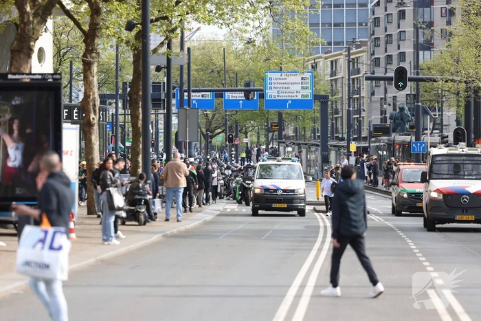 Duizenden Pro-Palestijn demonstranten komen aan bij stadhuis